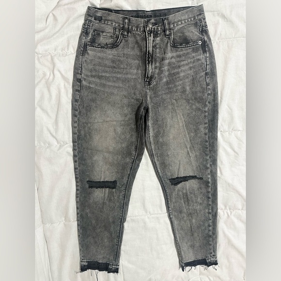 American Eagle Distressed Mom Jeans Size 6 Short - Picture 1 of 5